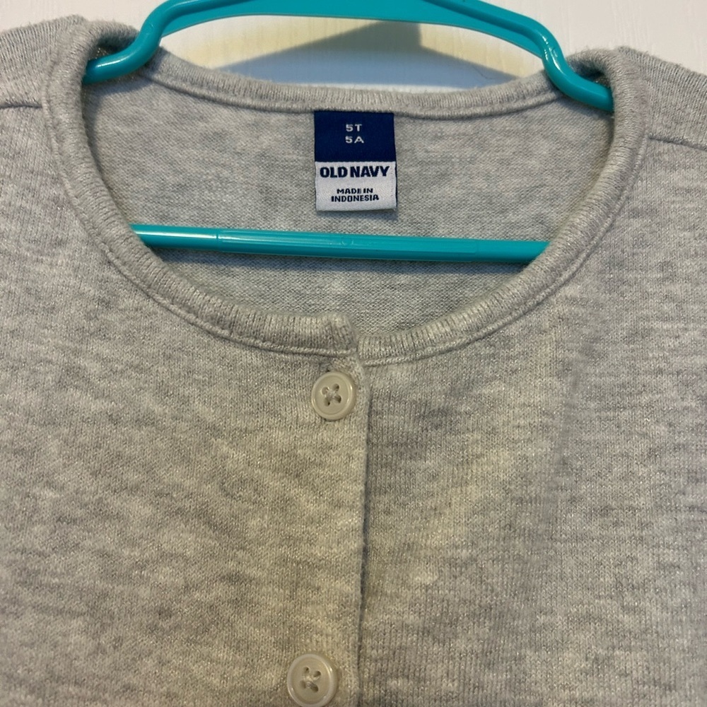 Old Navy Girls Gray Button Cardigan Sweater Size 5T - Picture 2 of 4